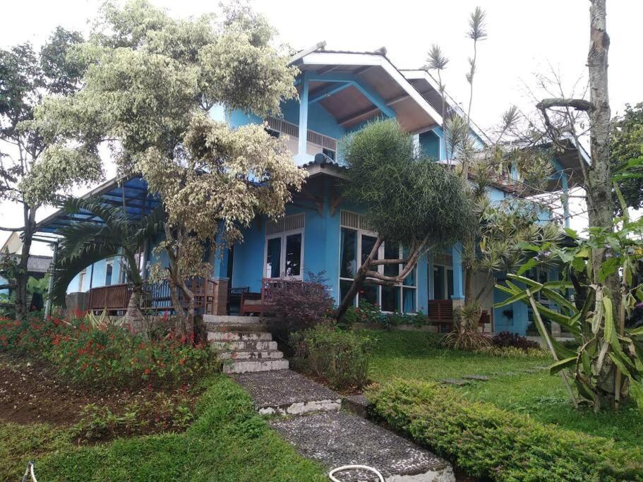 Garden Villas Cipanas Sindanglaya Exterior photo
